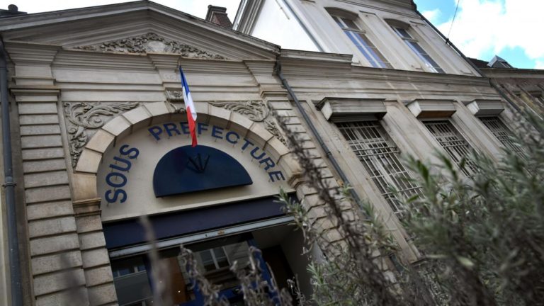 Lire la suite à propos de l’article Réunion en sous-préfecture
